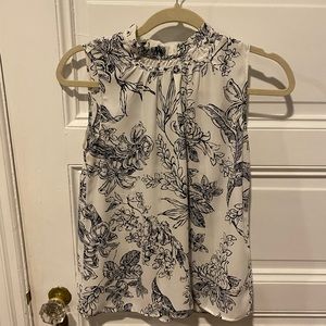 Ann Taylor women’s work shirt. XS/P. Barely been used!